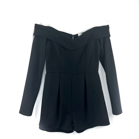 New-shop17 Black Off Shoulder, Long Sleeves, Pleated Shorts, Empire Waist Romper - Picture 1 of 12